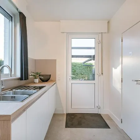 Huswell - Spacious House With Sunny Garden